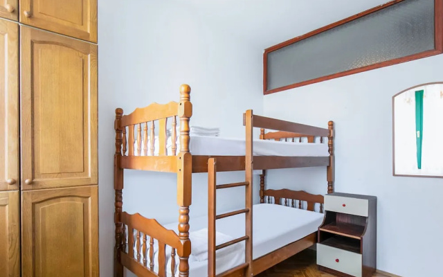 Scenic Apartment in Pakoštane near Sea & Town Center