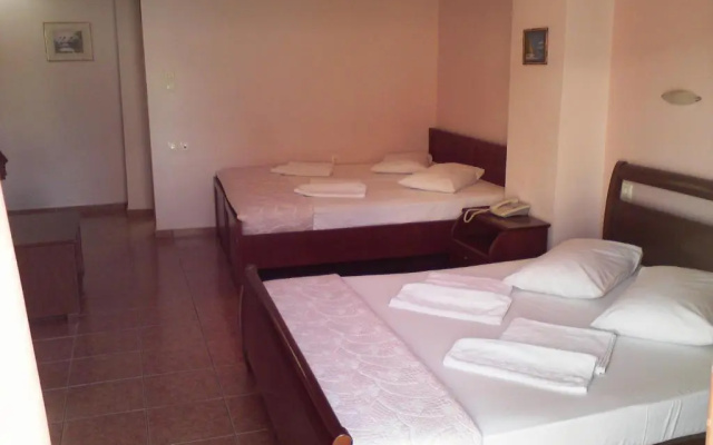 Faros 2 Hotel