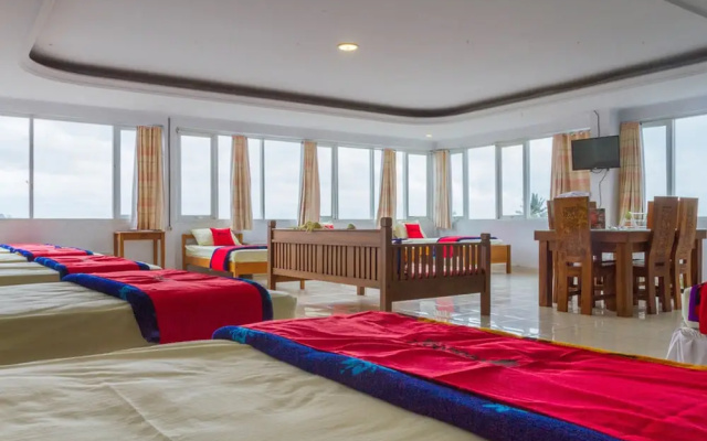 RedDoorz Plus near Pantai Barat
