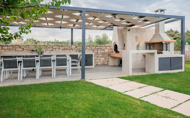 Villa Aris: A Serene Experience, 3BRs, Pool & Bbq