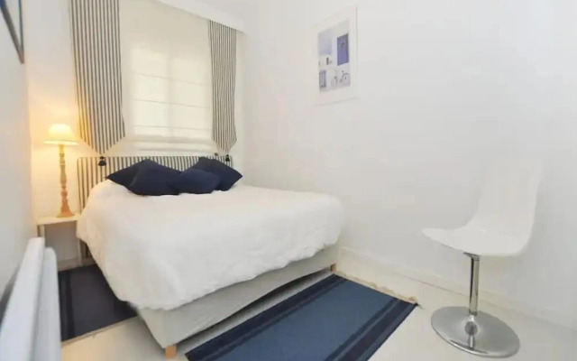 Sea-view Apartment in Roses Near Beach
