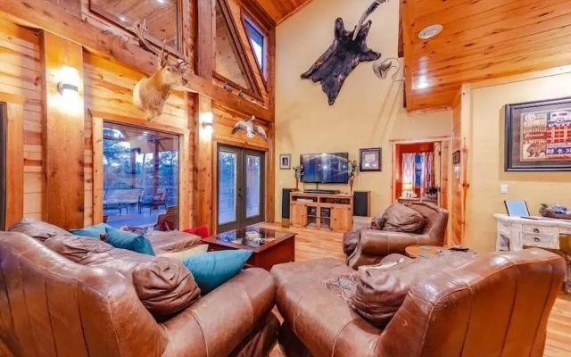 Mountain Fork Lodge With Wifi and Fire Pit by Redawning