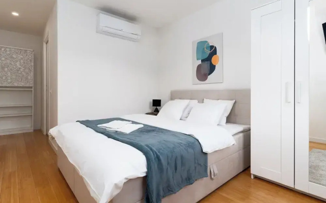 4-room apartment near Charles Square