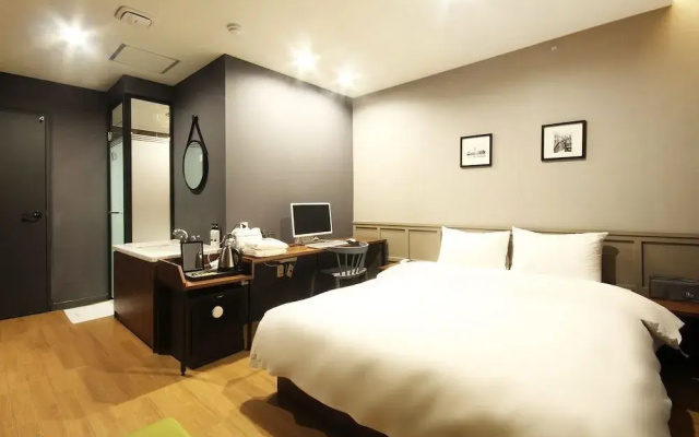 Changwon Myeongseo-dong No. 25 Hotel Convention Branch
