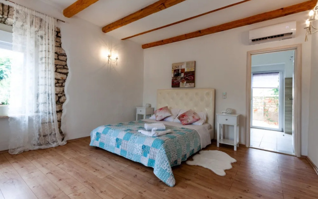 Five bedroom villa Emily with pool