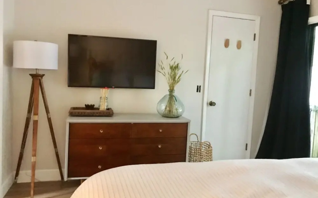 Quiet Convenient and Modern Haven