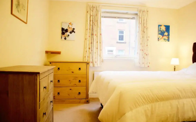 2 Bedroom Flat Near Holyrood Park Sleeps 4
