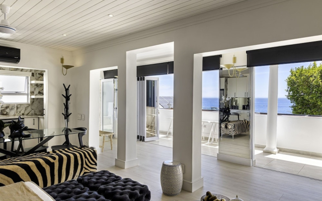YOLO Spaces - Clifton Petite Villa