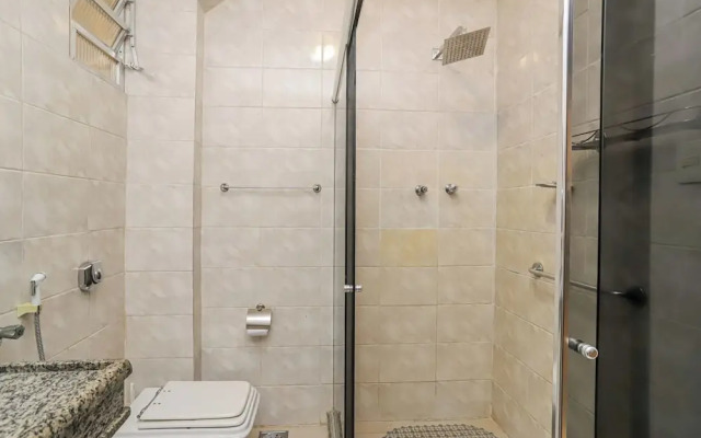 Leme 2 quartos amplo 2 min praia