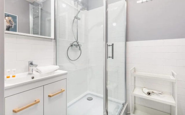 Sunny Apartments by Renters