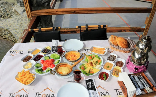 Teona Caglayan Bungalov