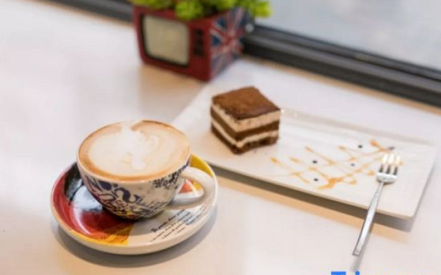 Ibis Hotel (Changji Jianshe Road Snack Street)