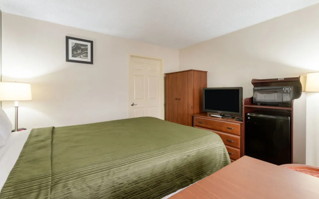 Econo Lodge Huntington Barboursville University Area