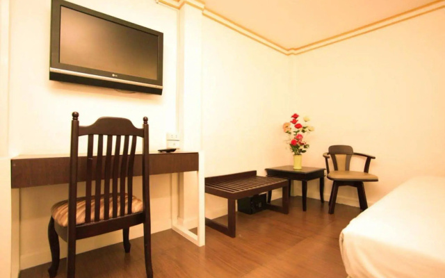 Khurana Inn