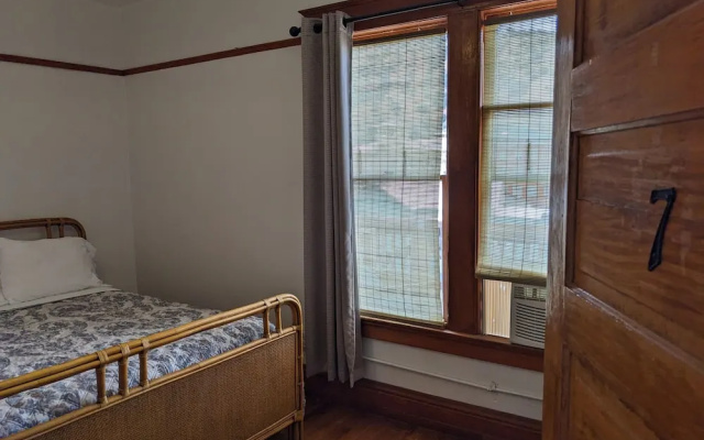 The Oliver House - Adults Only