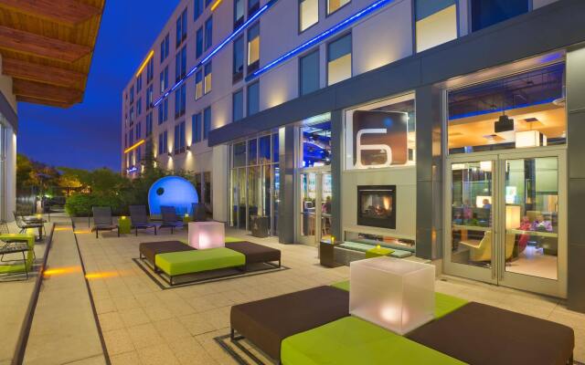 Отель Aloft Portland Airport at Cascade Station вид на фасад
