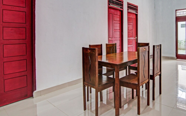 Hotel O Wisma Cendana Syariah Near PASAR FLAMBOYAN