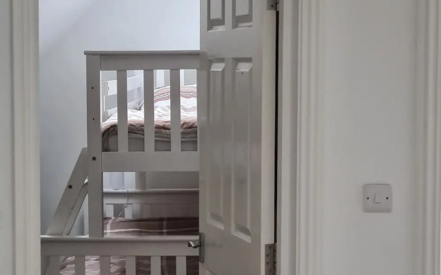 2-bed Loft Apartment for 5ppl With Private Parking