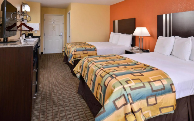 Douglas Inn And Suites