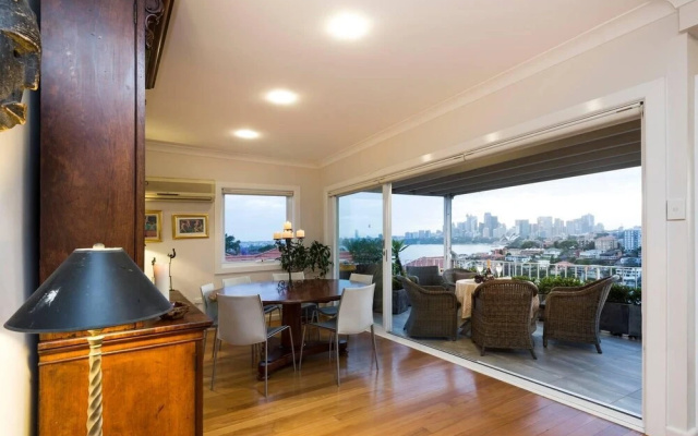 Deco Penthouse With Sydney Harbour Views