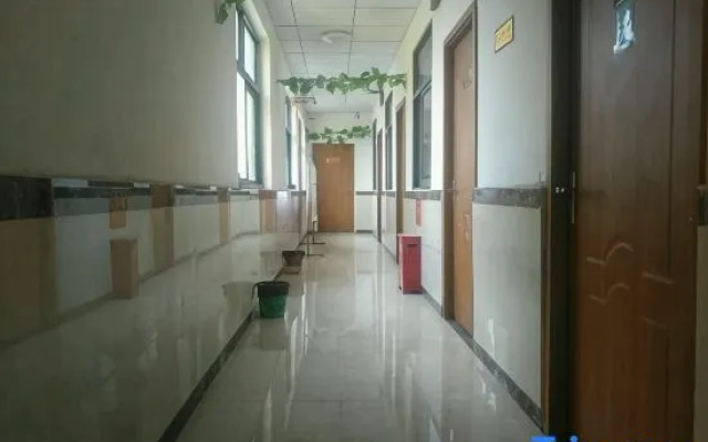Gongyi Lantian Express Hotel