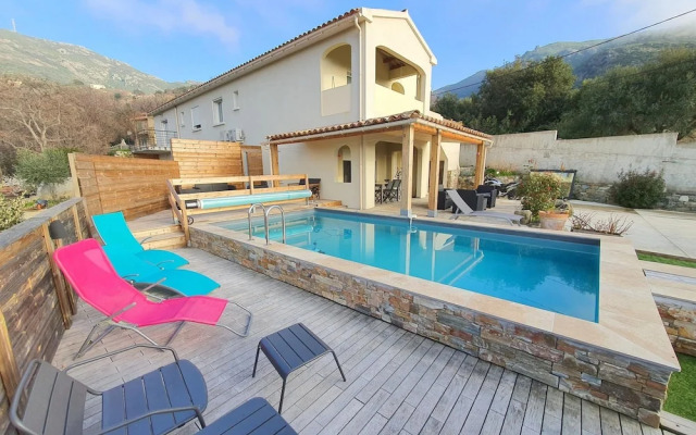 T3 Piscine Avec Jardin Proche St-florent