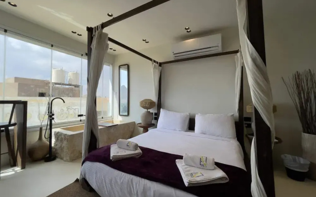 Xuru Stays I The Pyramids Horizon Studio w/ Bathtub