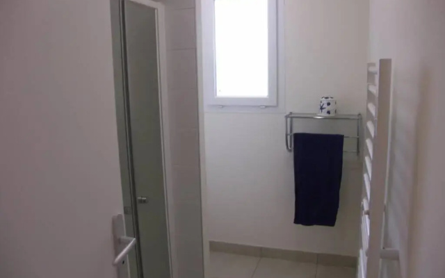 Maison Calme Avec Jardin Et Parking Prives