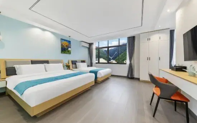 Wenruoyijia Hotel (Hailuogou Branch)
