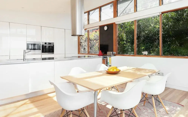 Stunning Architecture with Superb Balmoral Views!