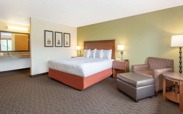AmericInn by Wyndham Calumet