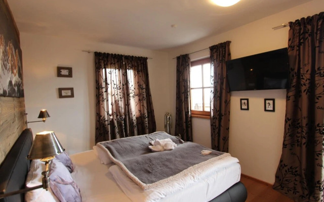 Unique & Exclusively Furnished Chalet near Ski Lift