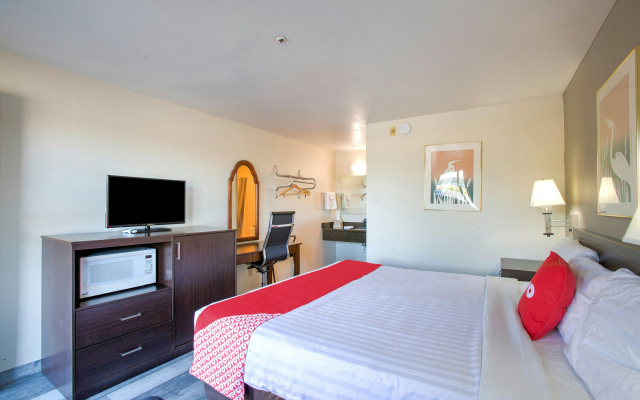 OYO Woodland Hotel and Suites