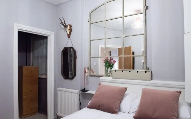 Homely 2 Bedroom Flat in North London