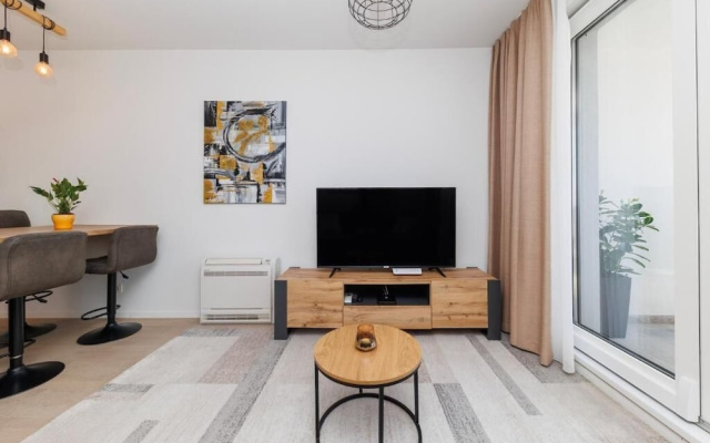 365 Sunsets Apartment by Belmont Realty