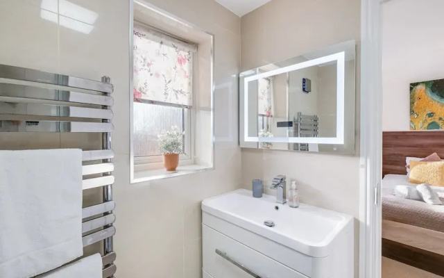 Cherry Banks 5 Bedroom & 3 Bathroom Hse