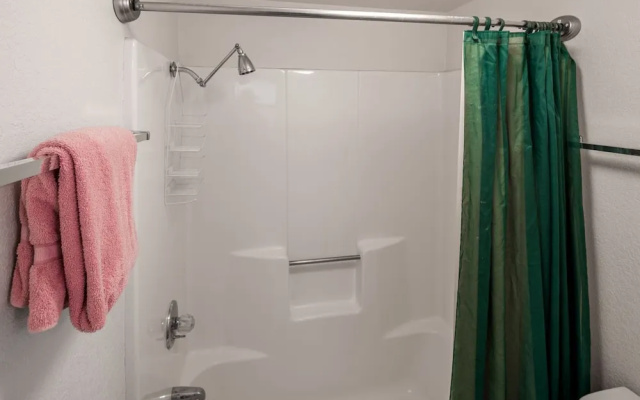 Aztex Retreat - Three Bedroom Cabin