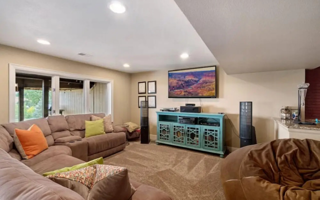 Outstanding Home, Incredible Views, Near Reservoir!