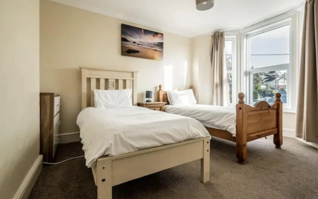 The Boat House Sleeps 4 Pet Friendly