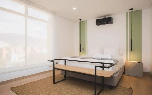 Cool 3 BR W/ Balcony in Laureles Medellín