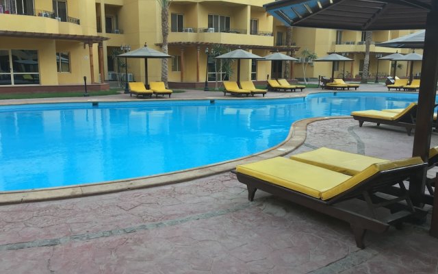 Pool View Apart At British Resort 221 1