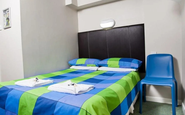 Snoozles Quay Street Tourist Hostel