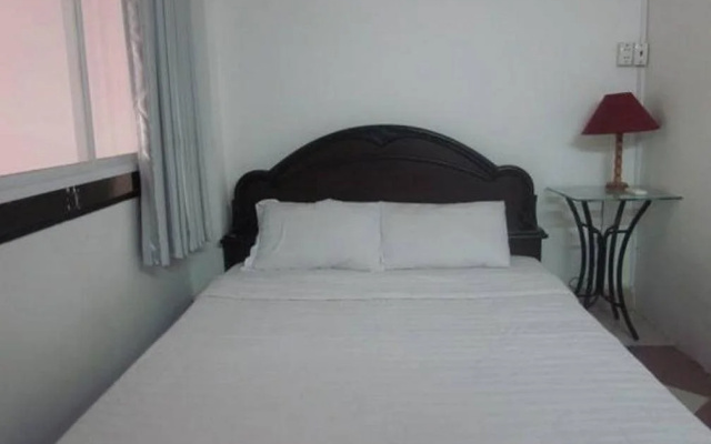 Smiley Apartment 1