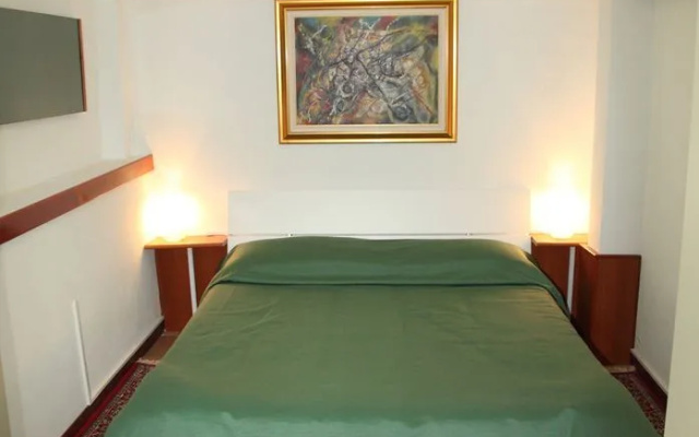 Collina House