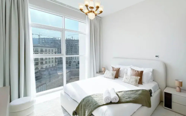 Jewelz Luxury 2BR Balcony, Pool & Garden Views
