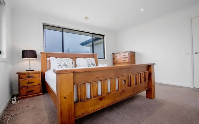 Superb Luxe 5BR House@point Cook Near Lake