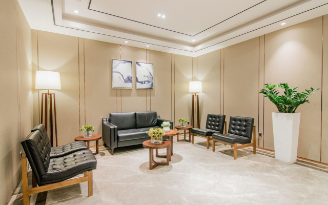 Yitel Hotel (Shanghai Lujiazui Financial District Fangdian Road Subway Station Branch)