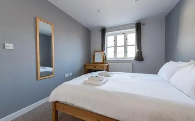 Glastonbury Town Apartment