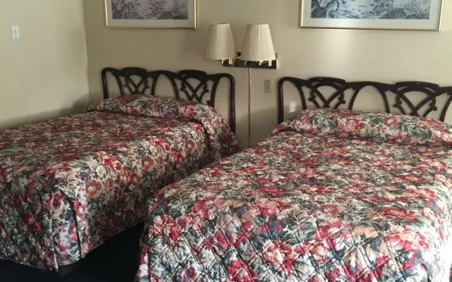 Red Carpet Inn Piqua