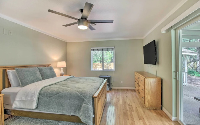 Cozy Pinetop Retreat w/ Yard & Heated Gazebo!